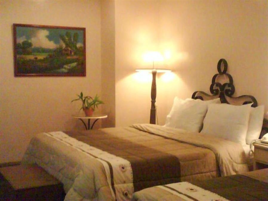 Roxas President'S Inn Eksteriør billede
