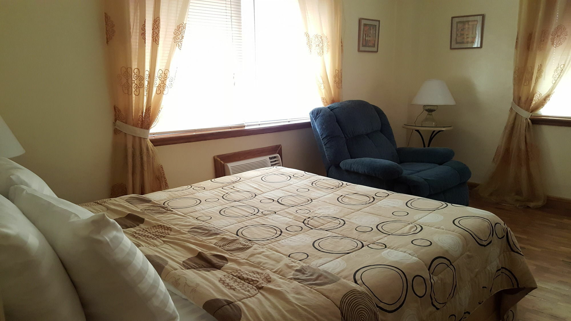 Roxas President'S Inn Eksteriør billede